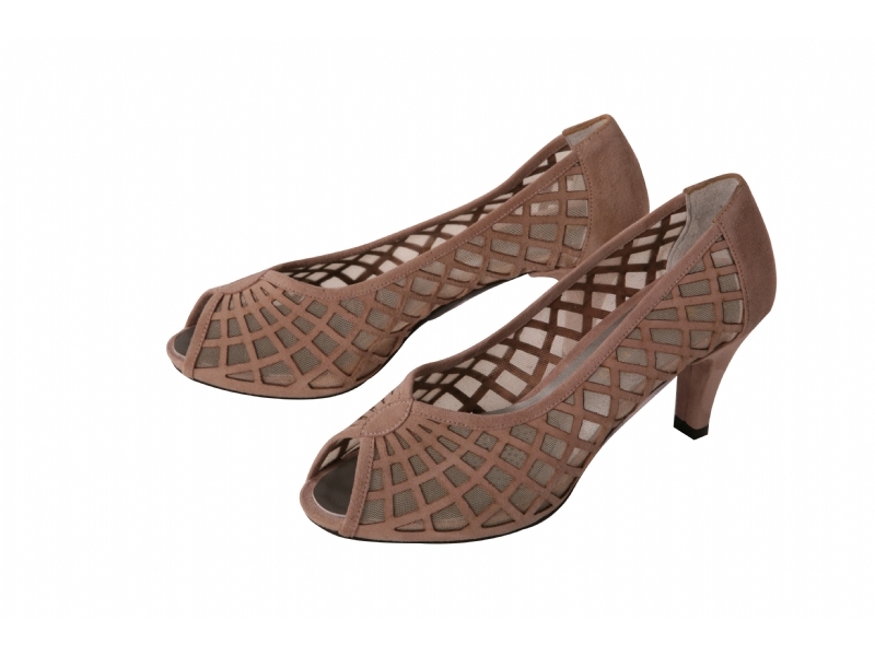 Kifidis Dnya Markas Platino le Anneleri Moda Ve Ayakkab Konforu le Buluturuyor