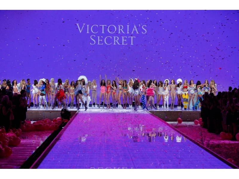 Victorias Secret Fashion Show - 15