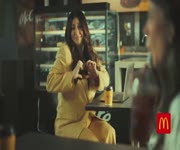 Mc Donalds Kahve - Yasemin Sakallolu